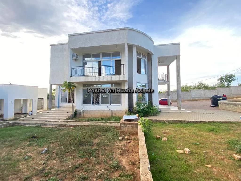 Elegant One Storey 4 Master Bedrooms Bungallow - Bunju Beach