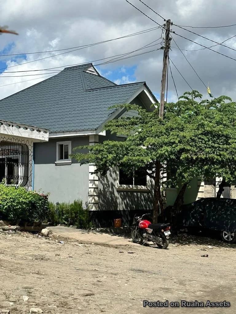 House Located at Plot No. 72 Block V For Sale Clean Title