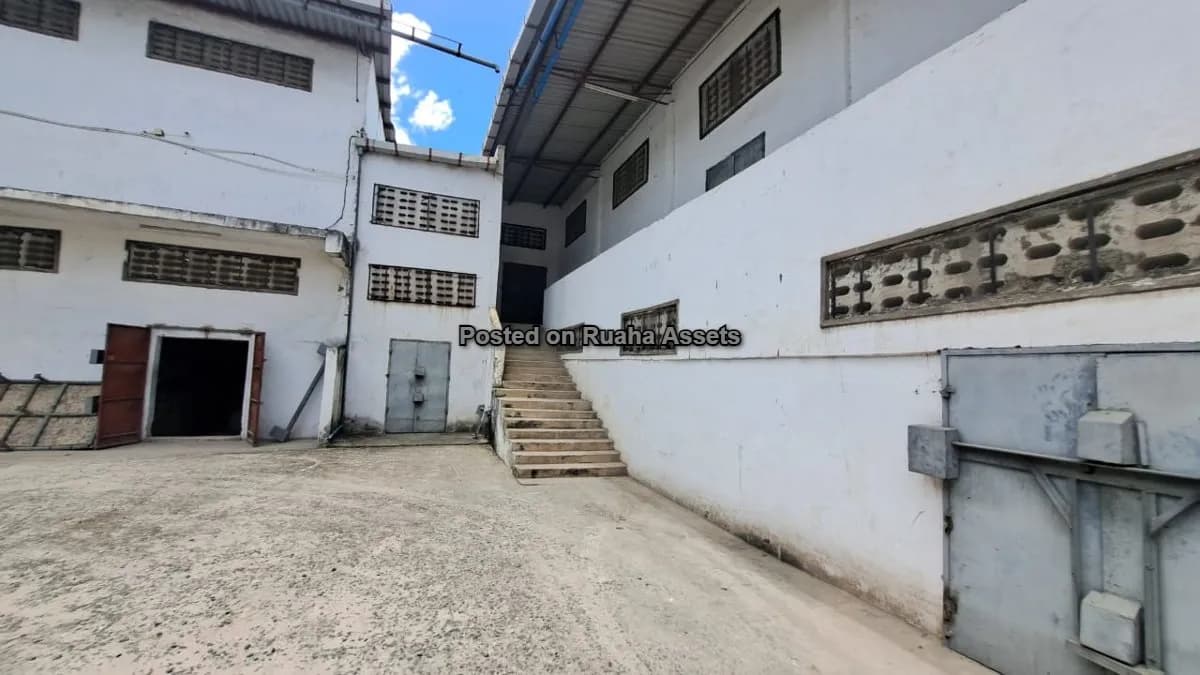 Warehouse to Let at Tazara
