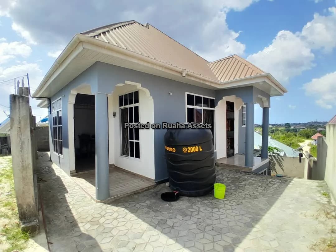 A Large Residential House with Underground Floor for sale