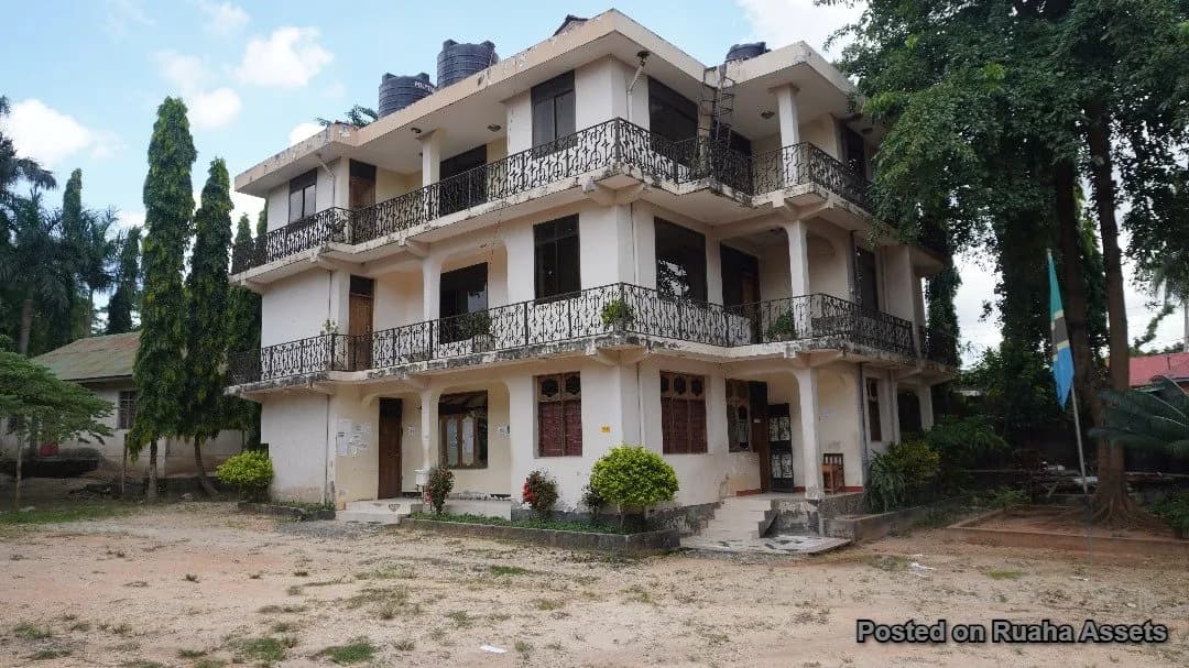 Jengo la Biashara Ghorofa Mbili linauzwa Kimara Suka