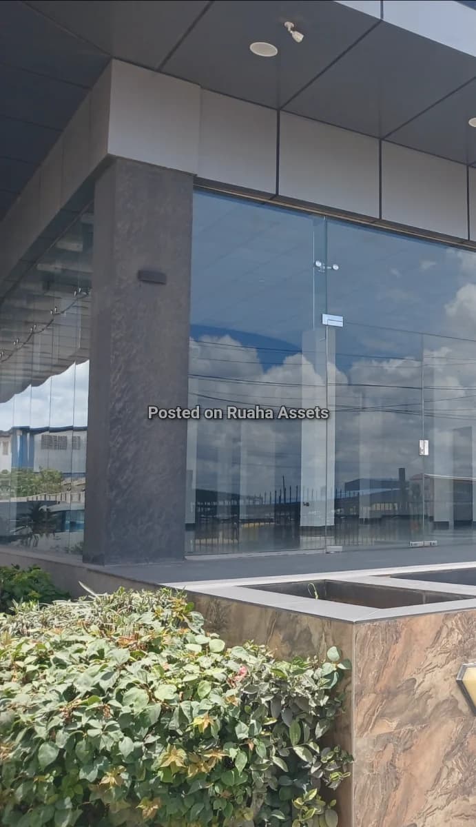 Groundfloor Showroom for lease