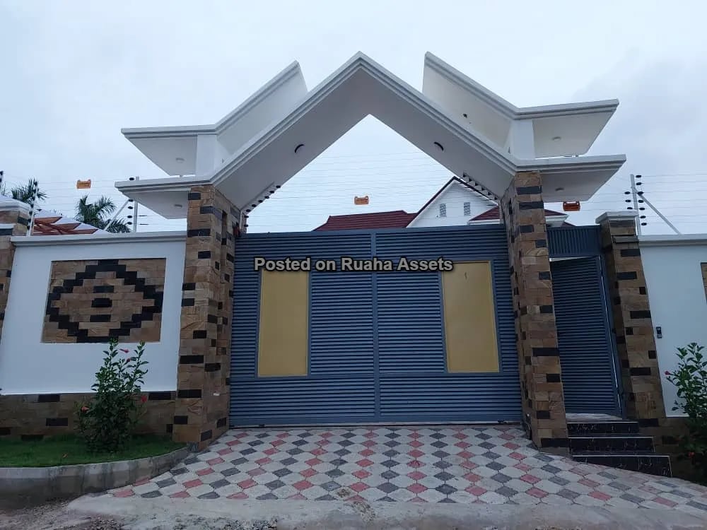 A Dazzling Stand alone House for Sale image 10