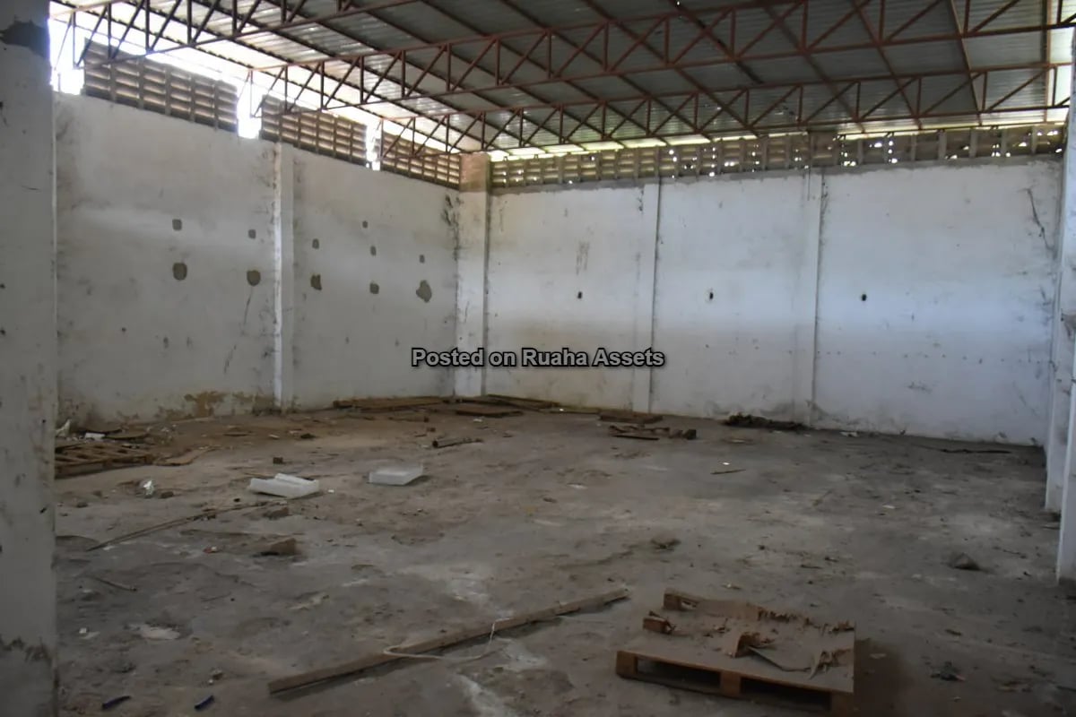 Showroom and Warehouse Space for rent at Victoria image 10