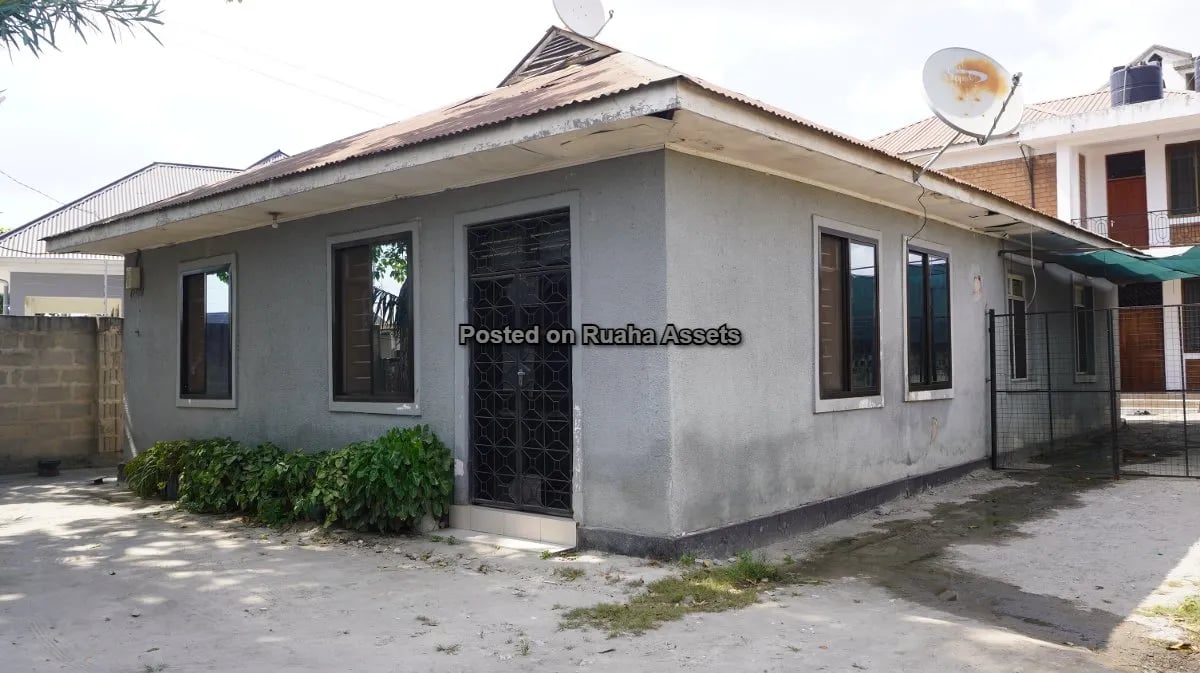 Nyumba kubwa na Ghorofa kwa Pamoja Zinauzwa  image 9