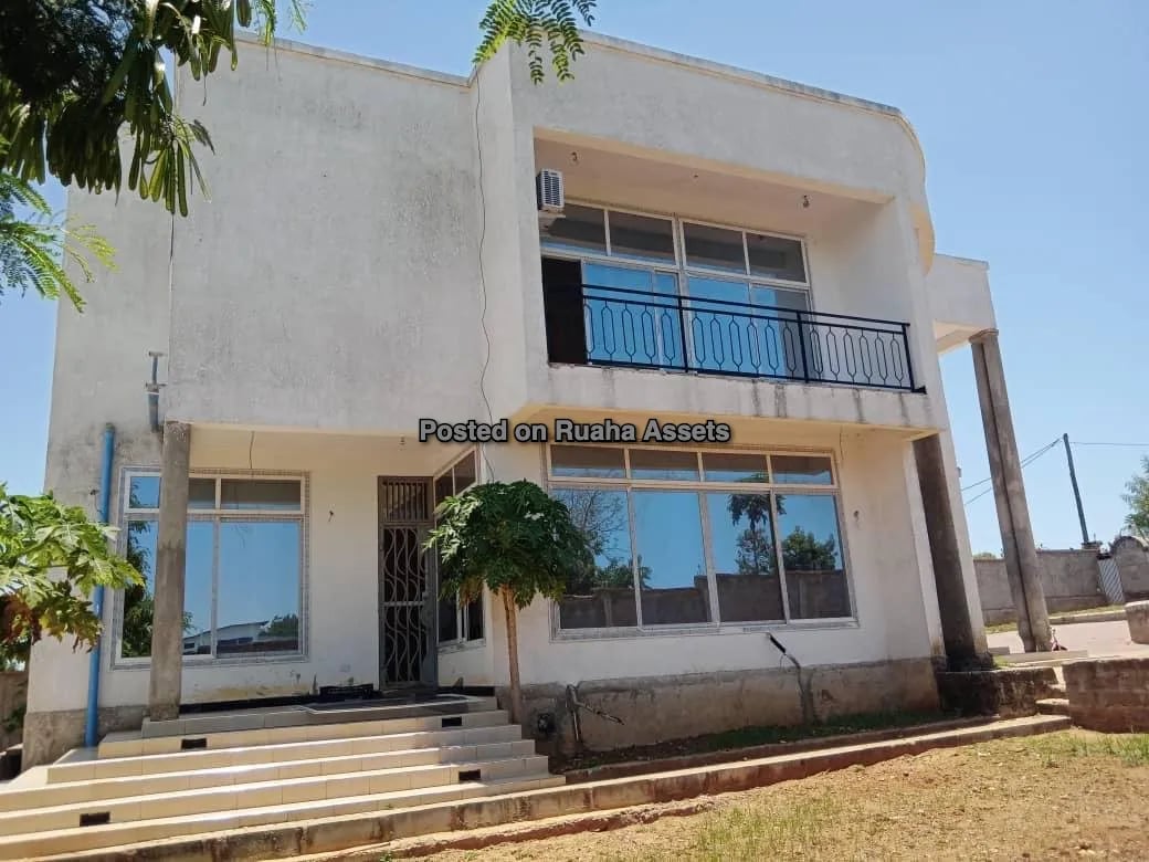 Elegant One Storey 4 Master Bedrooms Bungallow - Bunju Beach image 6