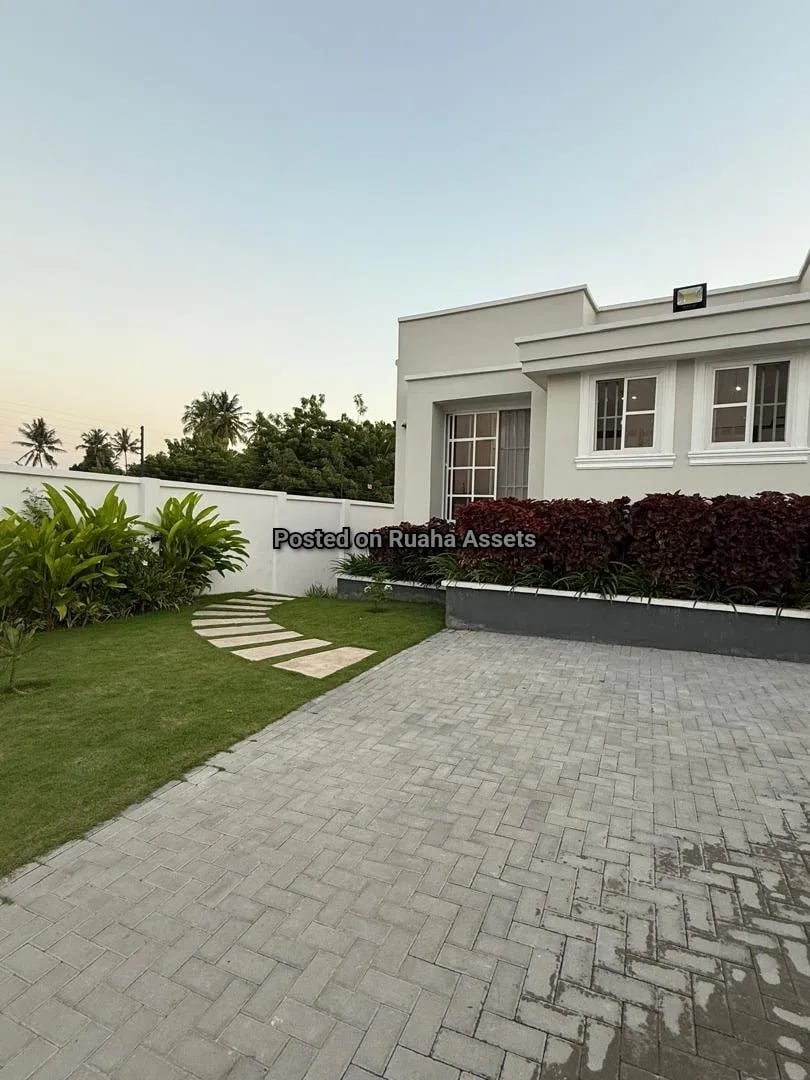 Cozy 2BHK AirBnB for rent at Goba  image 2