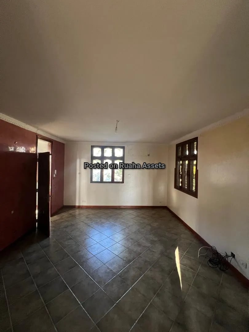 Villa inauzwa Bahari beach  image 8