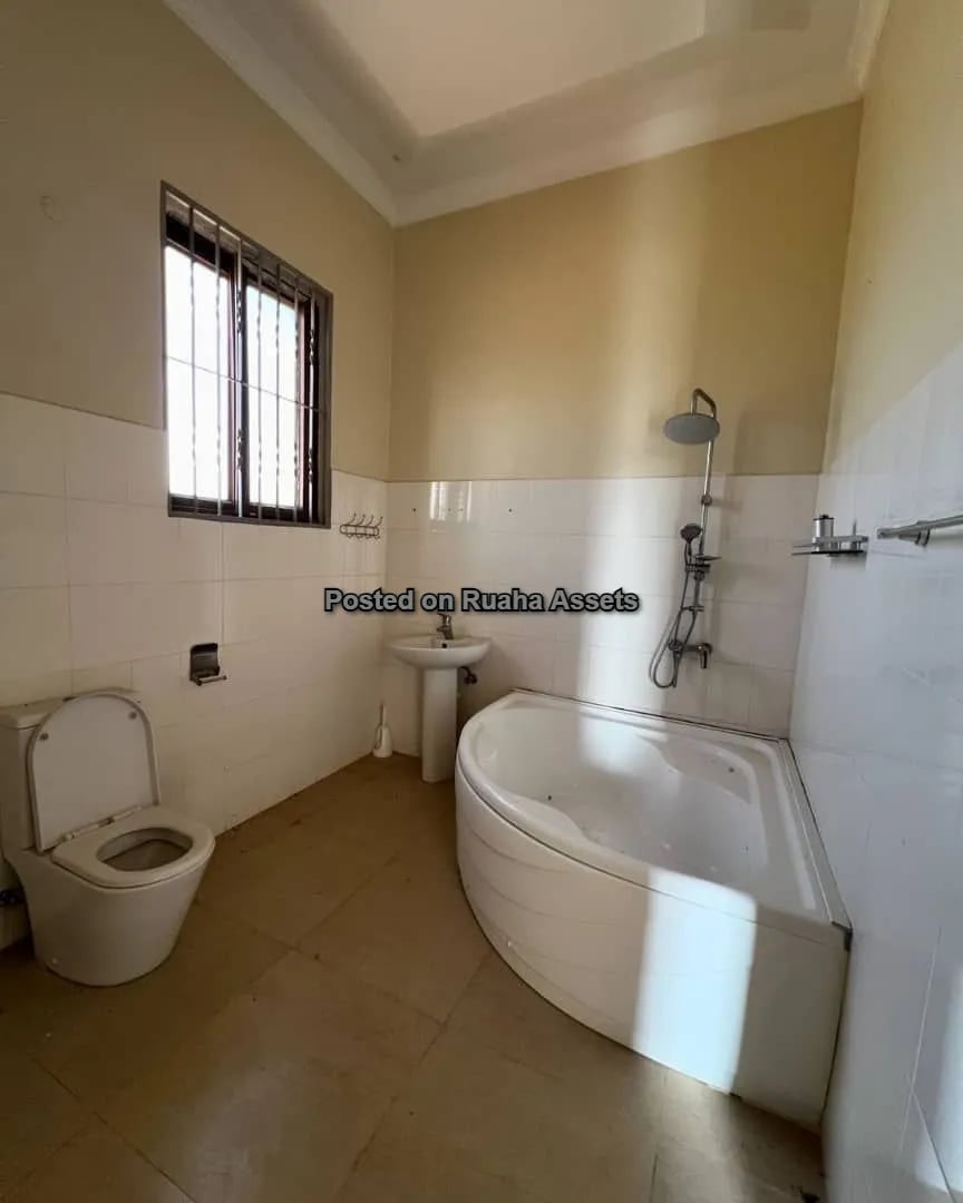 Ghorofa Kubwa Linauzwa image 5