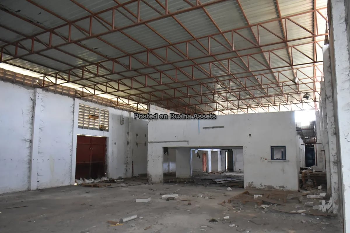 Showroom and Warehouse Space for rent at Victoria image 8