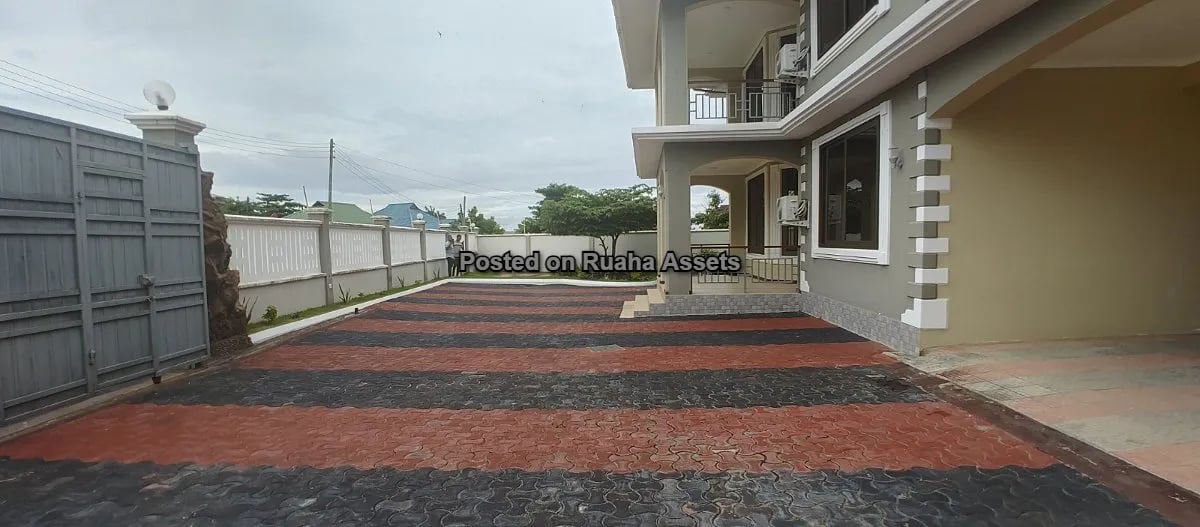Big 2 storey flat for sale at Bahari Beach Dar es Salaam image 12