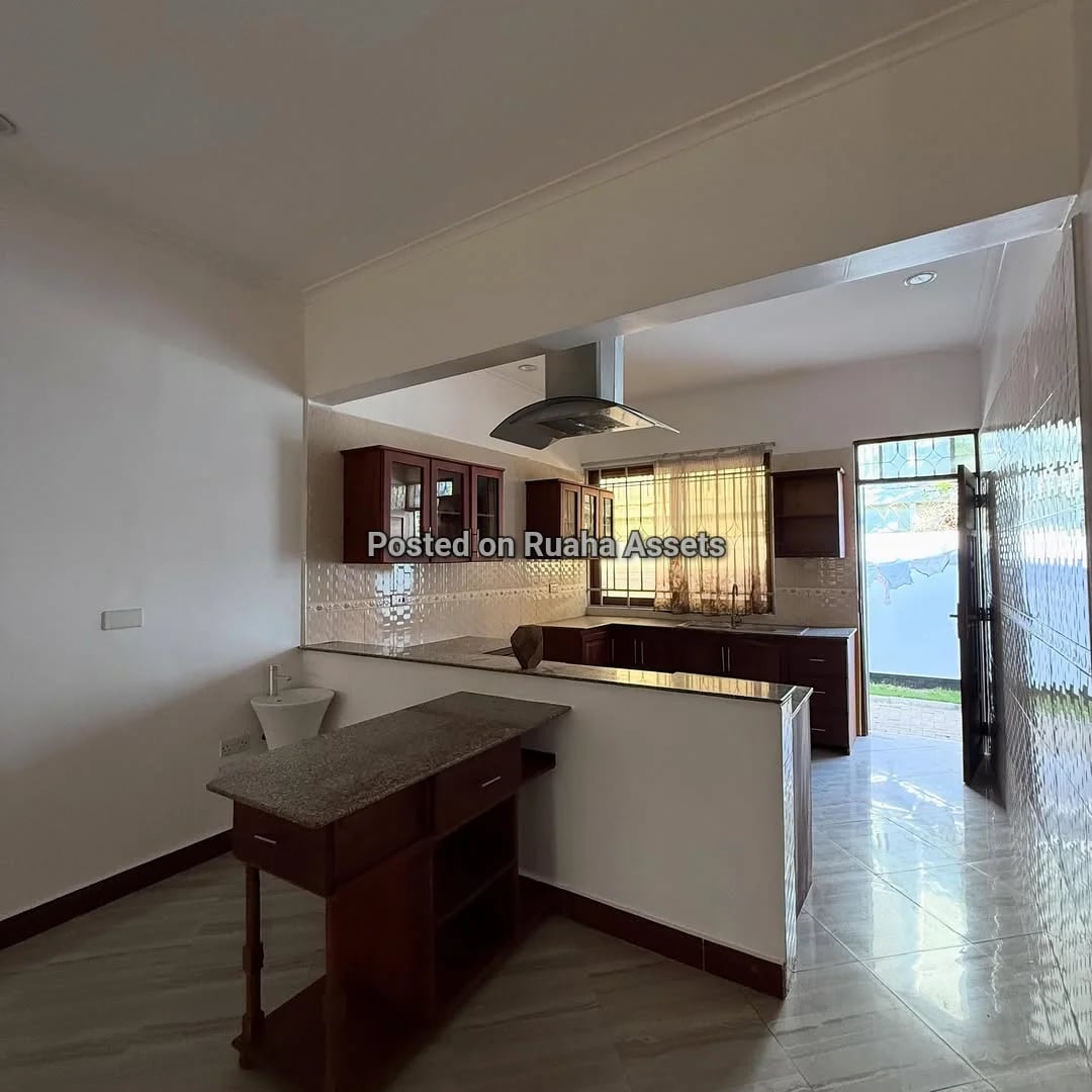 Unfurnished 3 bedrooms for rent Msasani image 9