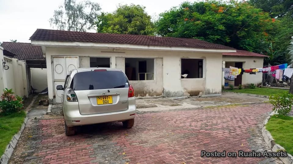 Classic Bungalow on half acre for sale Kilongawima Street, Mbezi Beach. image 10