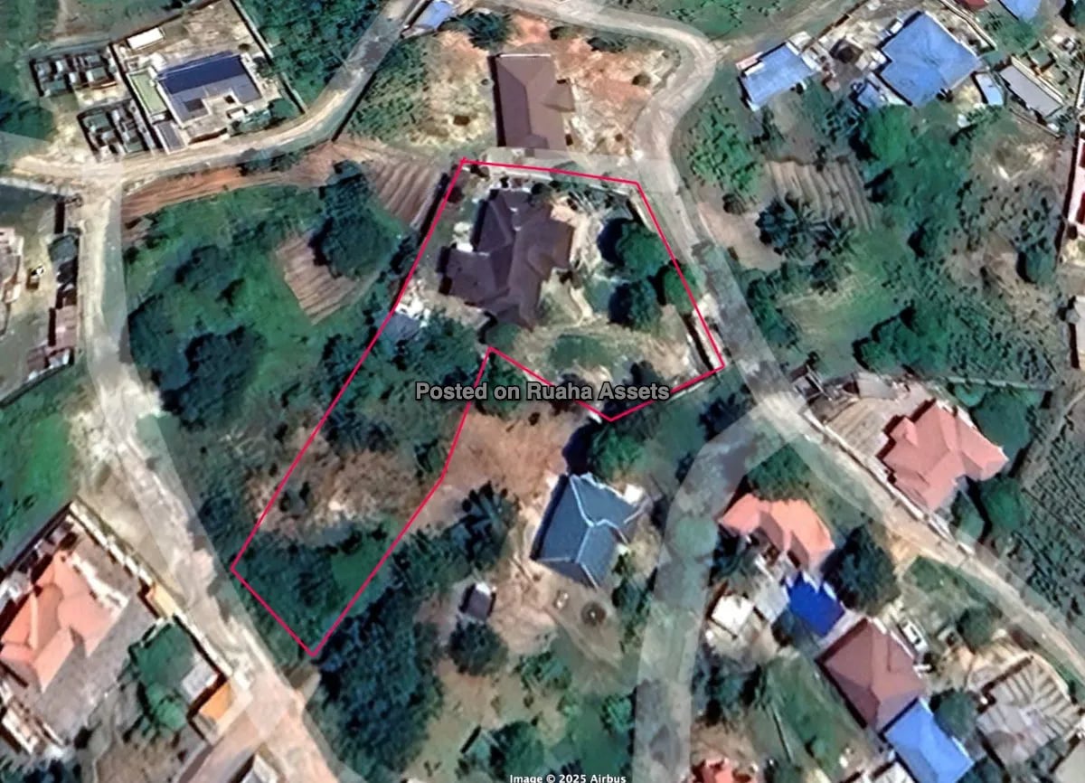 A Grand 5-Bedroom Residence on Expansive Grounds for Sale - Kinyerezi, Dar Es Salaam image 3