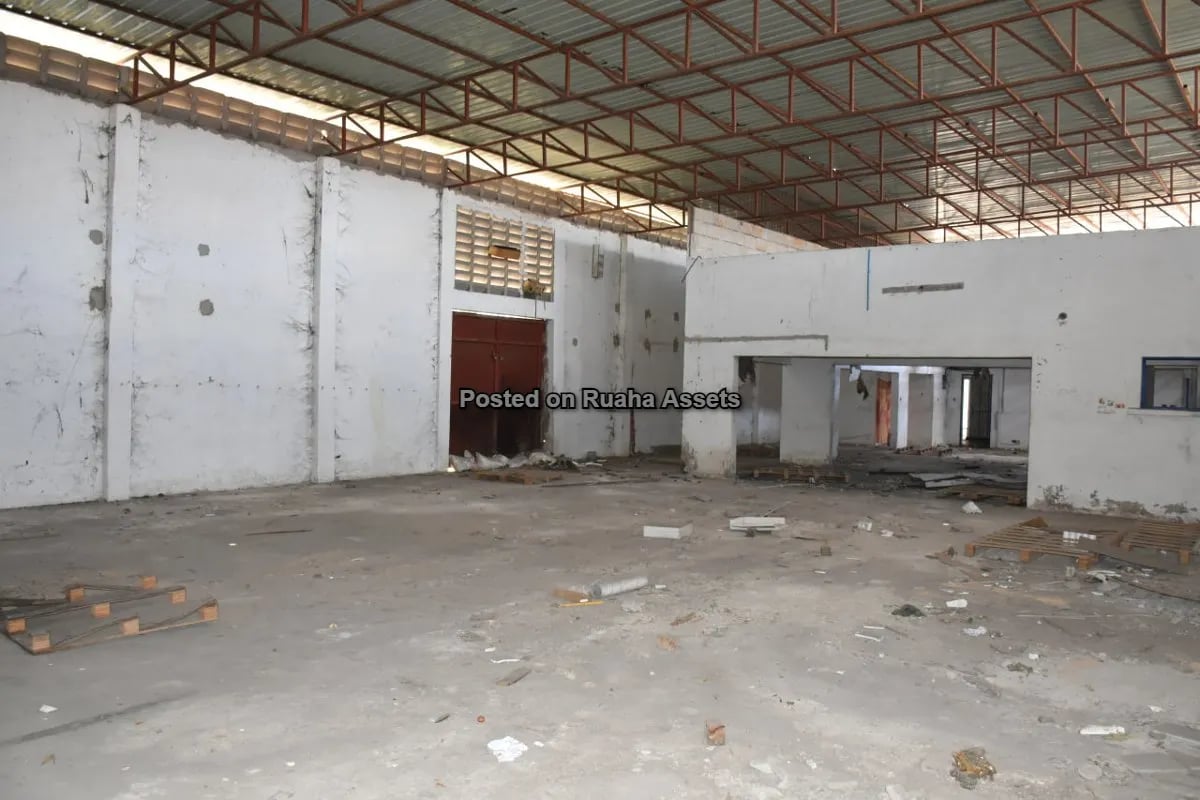 Showroom and Warehouse Space for rent at Victoria image 9