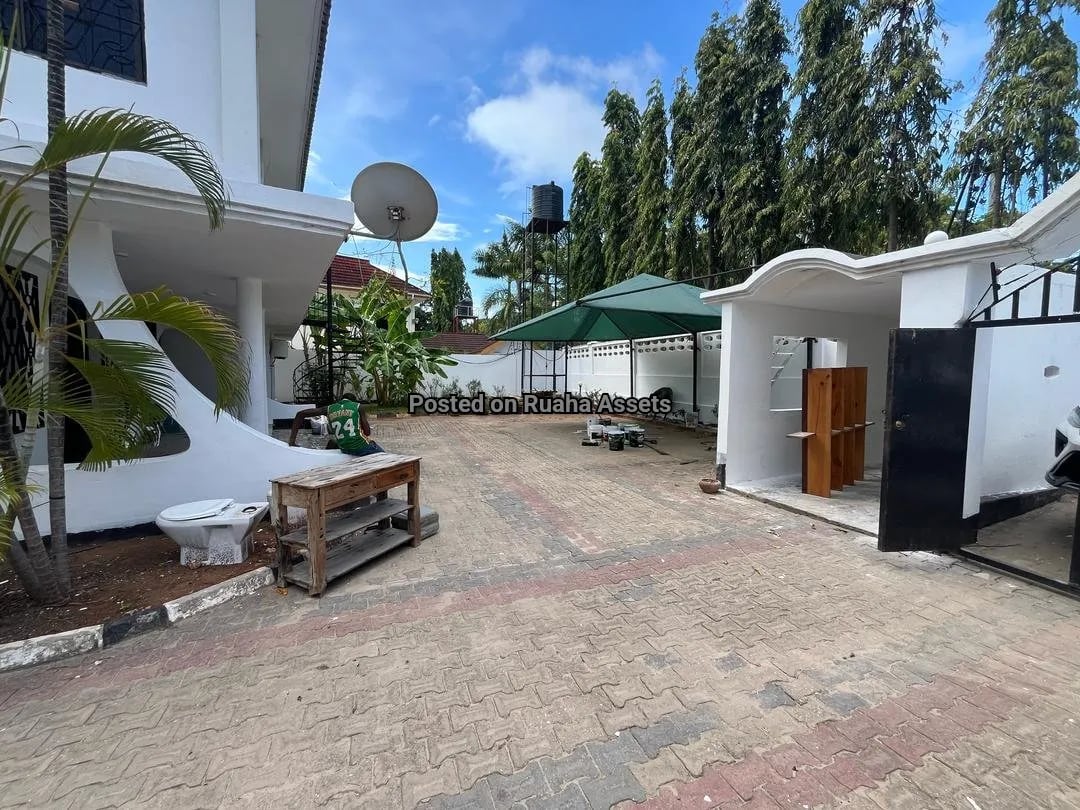 Huge House for rent at Masaki image 10