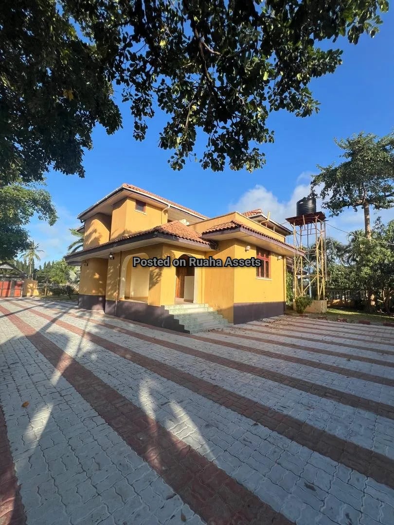 Villa inauzwa Bahari beach  image 14