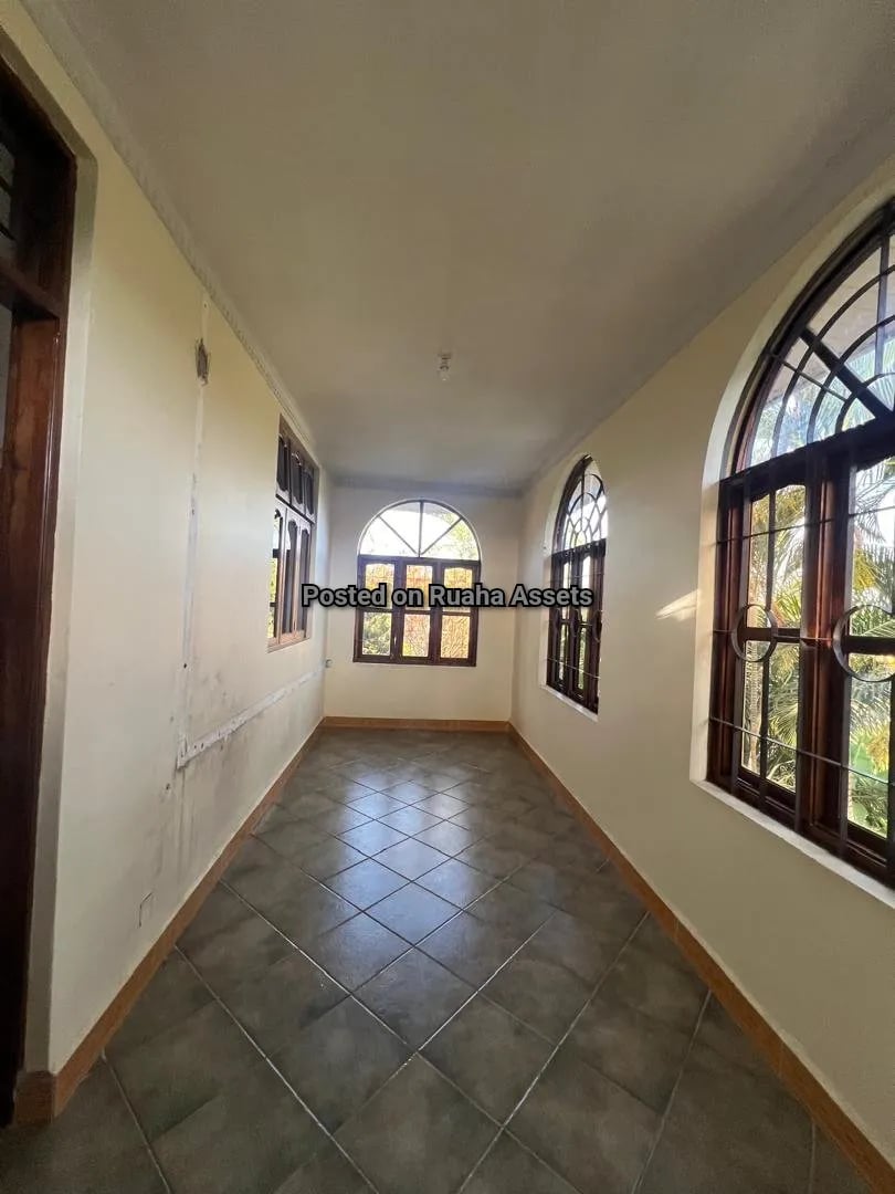 Villa inauzwa Bahari beach  image 5