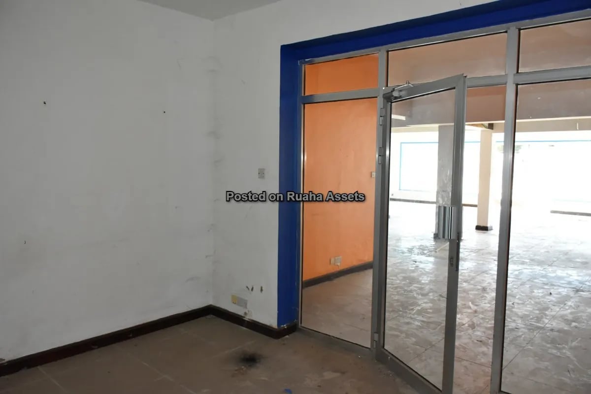 Showroom and Warehouse Space for rent at Victoria image 6