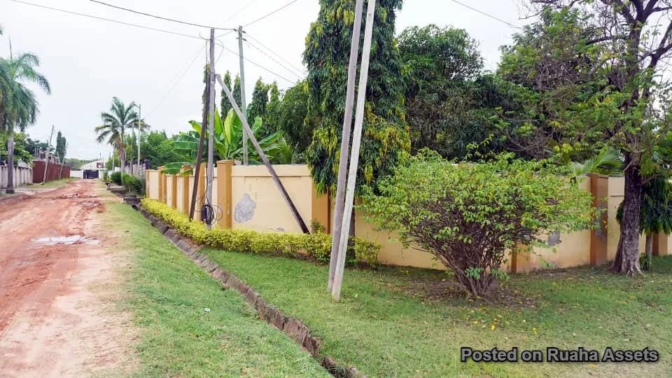 Classic Bungalow on half acre for sale Kilongawima Street, Mbezi Beach. image 11