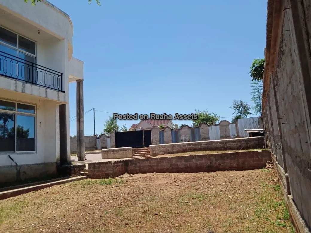 Elegant One Storey 4 Master Bedrooms Bungallow - Bunju Beach image 3