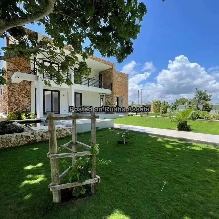 Beach Front House for sale in Dar es Salaam image 4