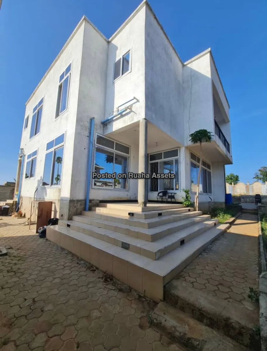 Elegant One Storey 4 Master Bedrooms Bungallow - Bunju Beach image 8