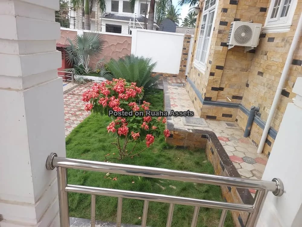 A Dazzling Stand alone House for Sale image 9