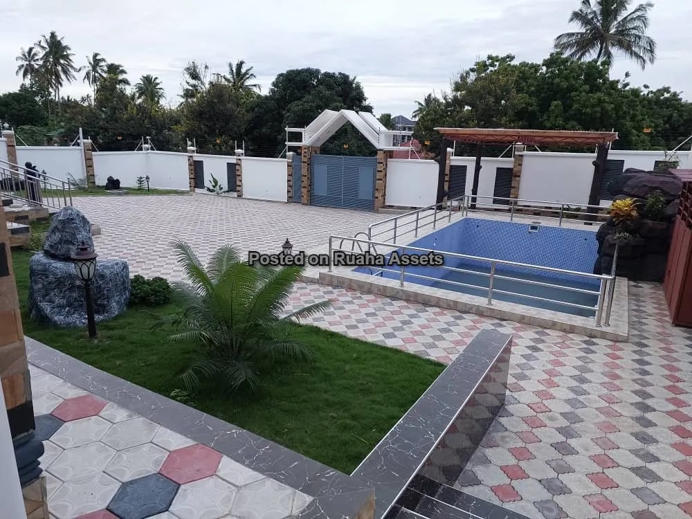 A Dazzling Stand alone House for Sale image 8