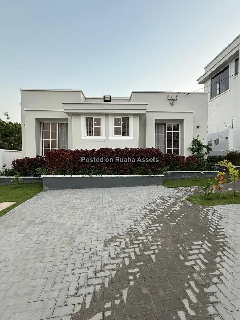 Cozy 2BHK AirBnB for rent at Goba  image 4