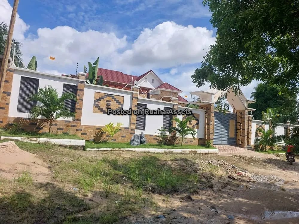 A Dazzling Stand alone House for Sale image 12