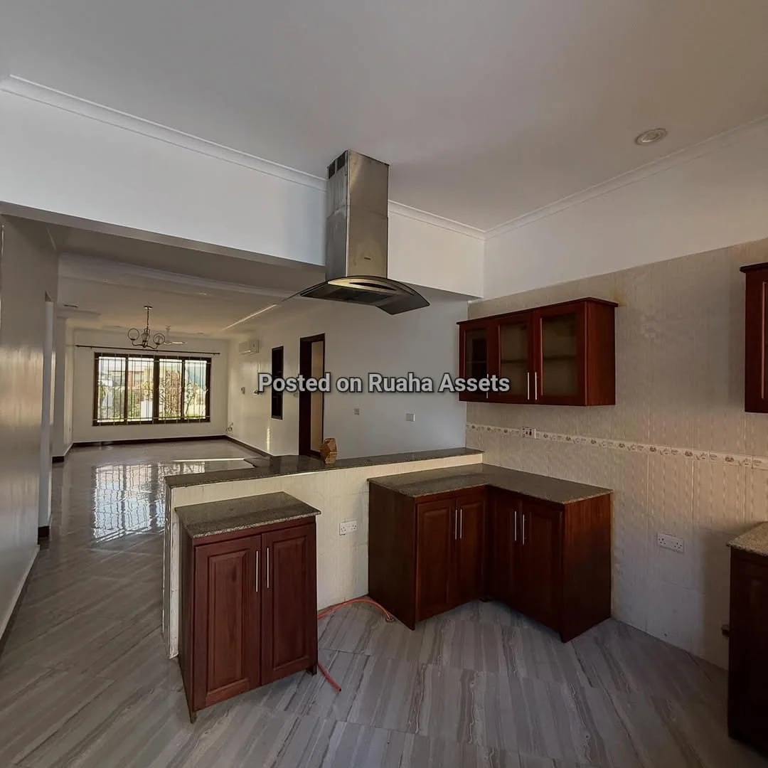 Unfurnished 3 bedrooms for rent Msasani image 8