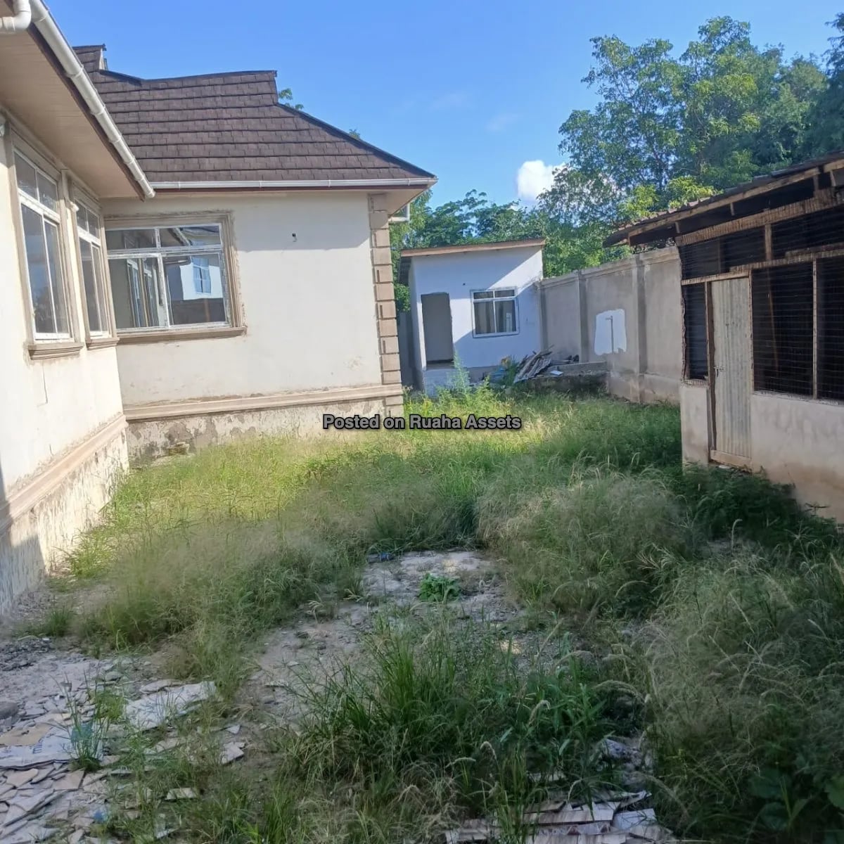 A Grand 5-Bedroom Residence on Expansive Grounds for Sale - Kinyerezi, Dar Es Salaam image 9