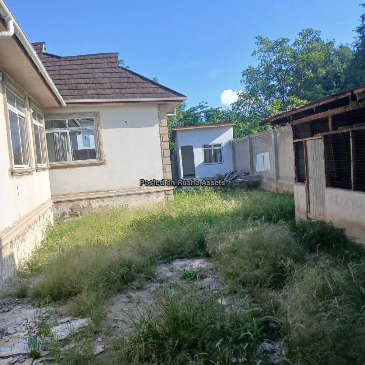 A Grand 5-Bedroom Residence on Expansive Grounds for Sale - Kinyerezi, Dar Es Salaam image 10