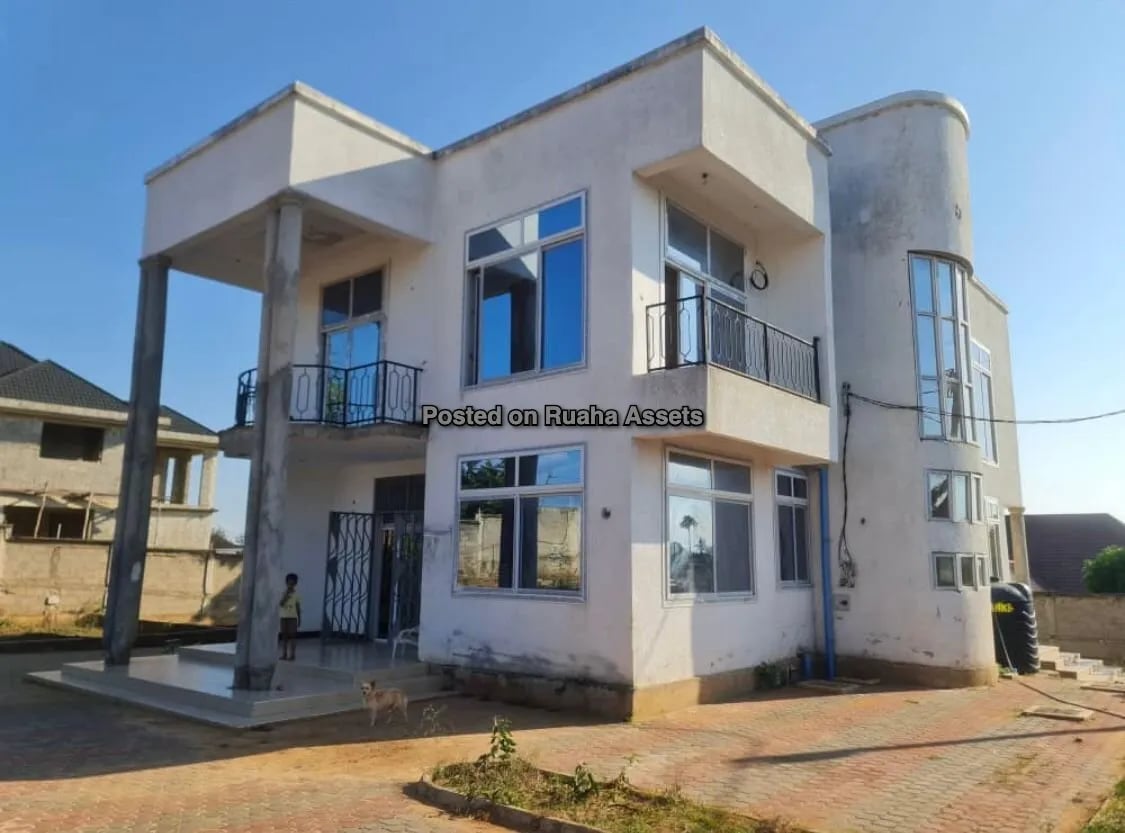 Elegant One Storey 4 Master Bedrooms Bungallow - Bunju Beach image 7