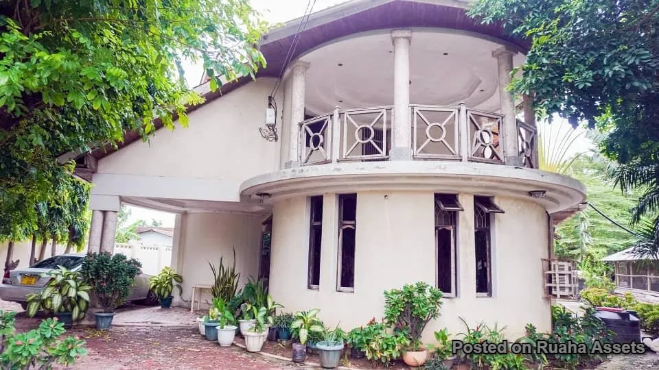 Classic Bungalow on half acre for sale Kilongawima Street, Mbezi Beach. image 8