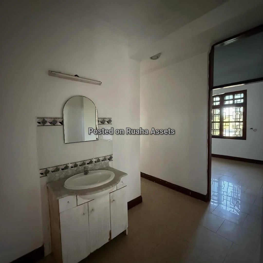 Unfurnished 3 bedrooms masaki for rent image 8