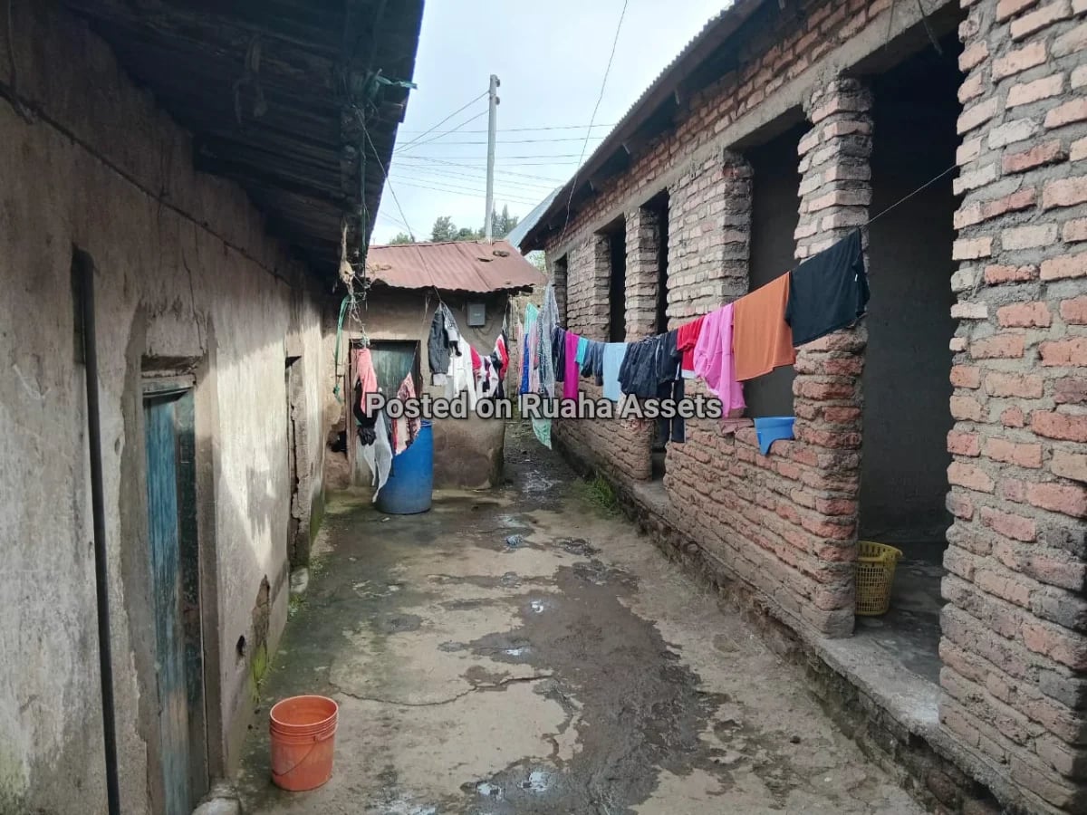 3 bedroom and 5 rooms outside and one store image 2