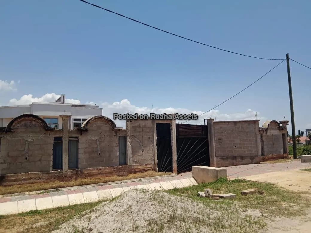 Elegant One Storey 4 Master Bedrooms Bungallow - Bunju Beach image 5