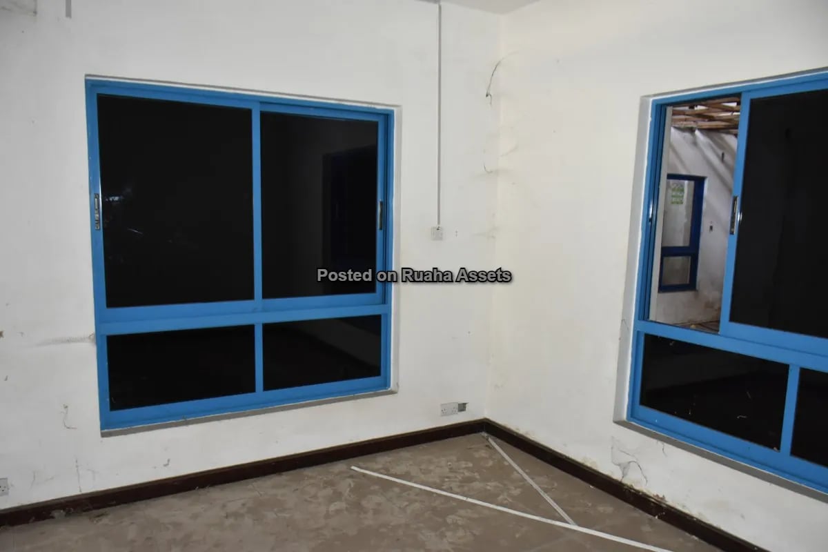 Showroom and Warehouse Space for rent at Victoria image 5