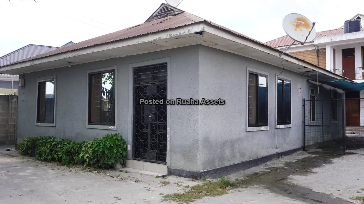 Nyumba kubwa na Ghorofa kwa Pamoja Zinauzwa image 8