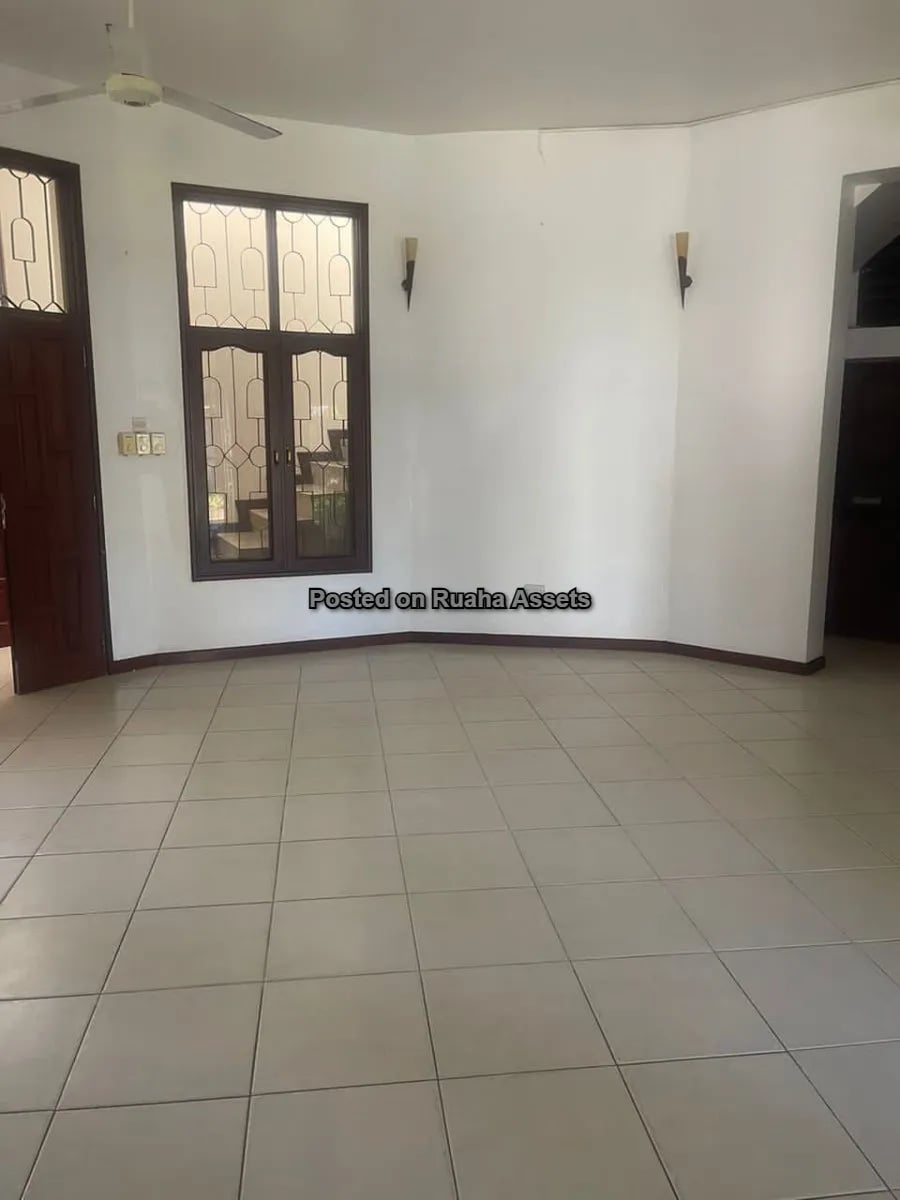 Single-Storey Stand Alone House for Rent image 4