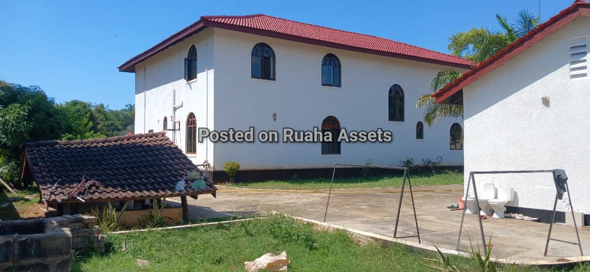 Mansion on One Acre for Sale image 10