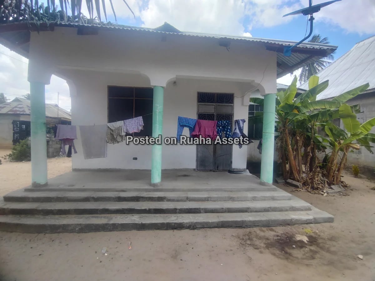 Vyumba vipo vitatu sebule, public toilet na jiko image 5