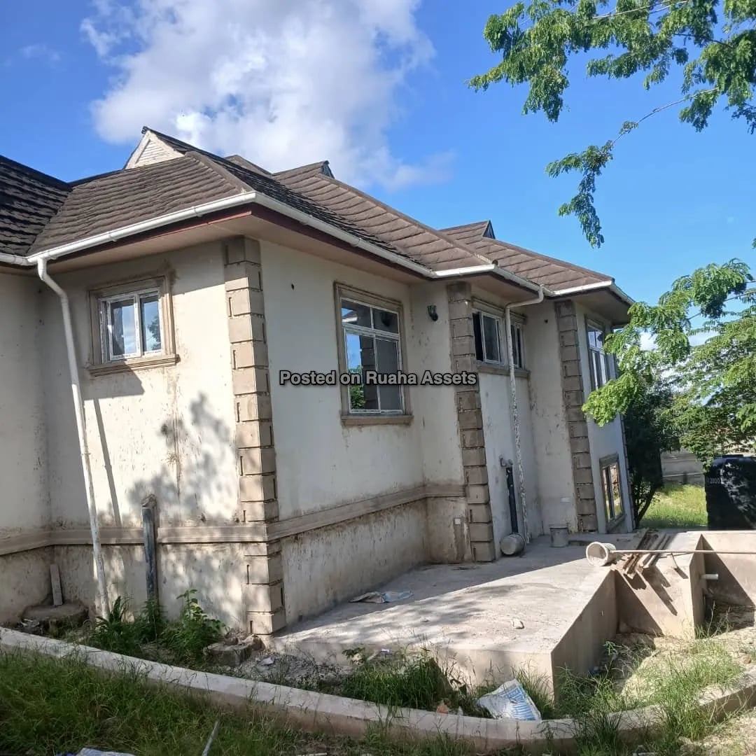 A Grand 5-Bedroom Residence on Expansive Grounds for Sale - Kinyerezi, Dar Es Salaam image 5