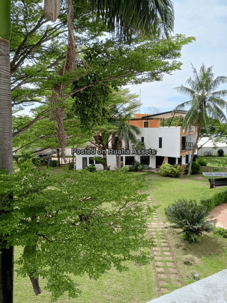 Beach front House for Sale image 6