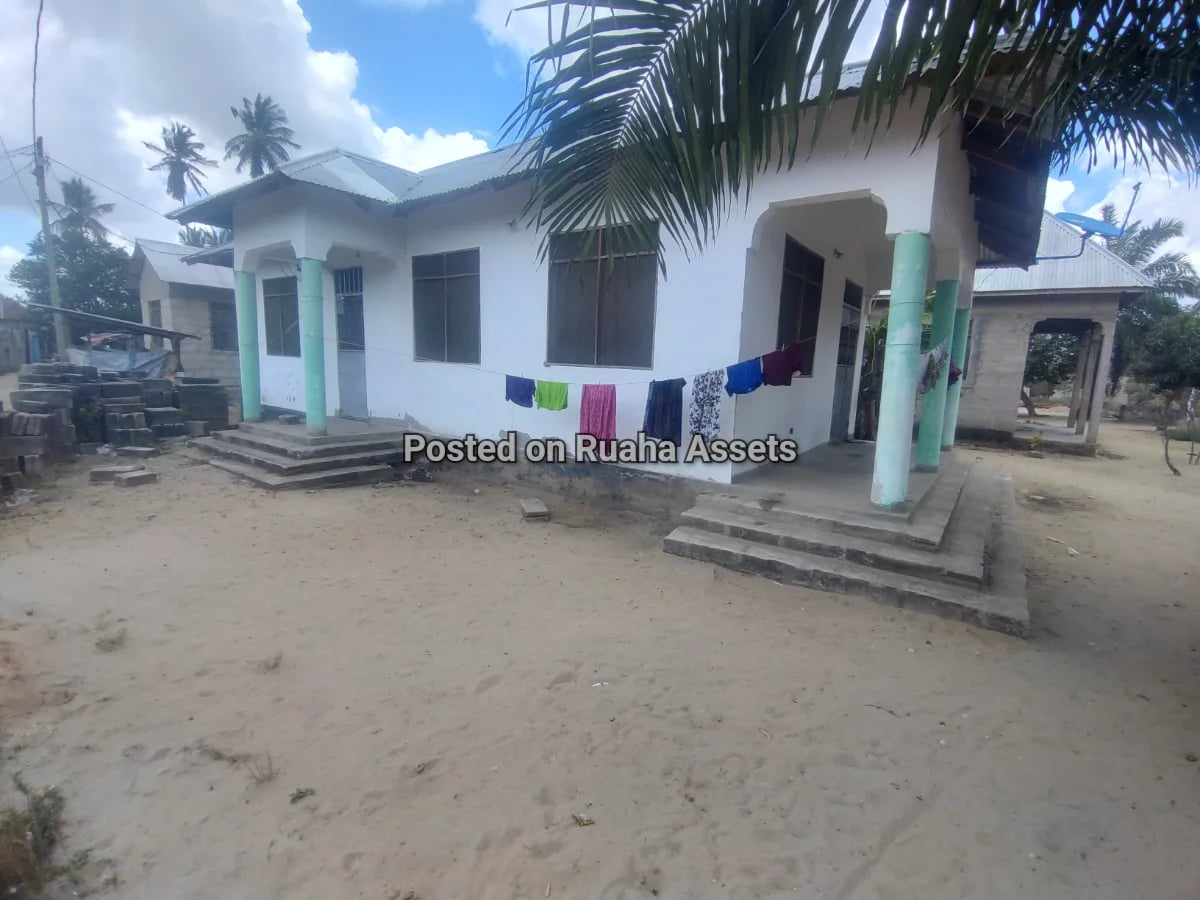 Vyumba vipo vitatu sebule, public toilet na jiko image 4