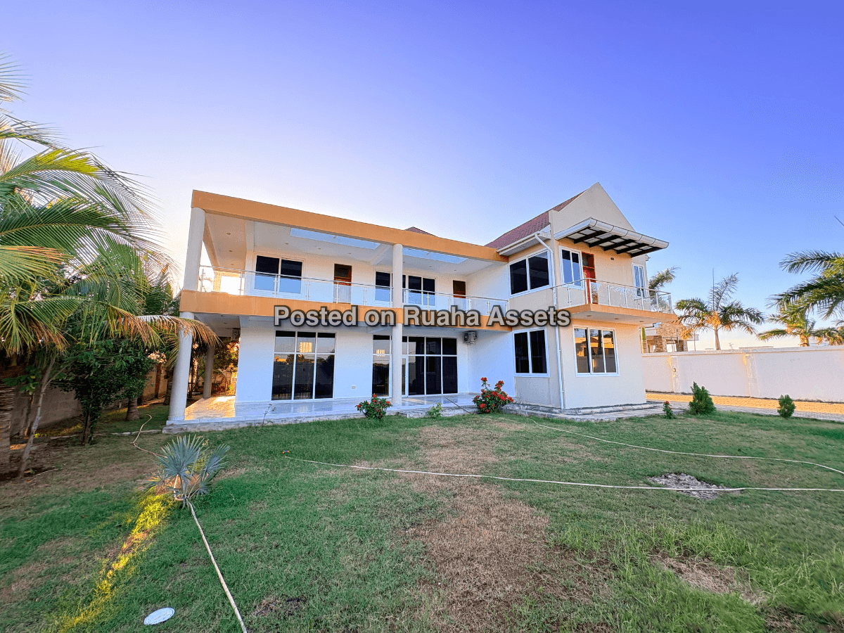 Modern 5 bedroom (4 master bedroom upstairs, 1 master bedroom ground floor) image 4