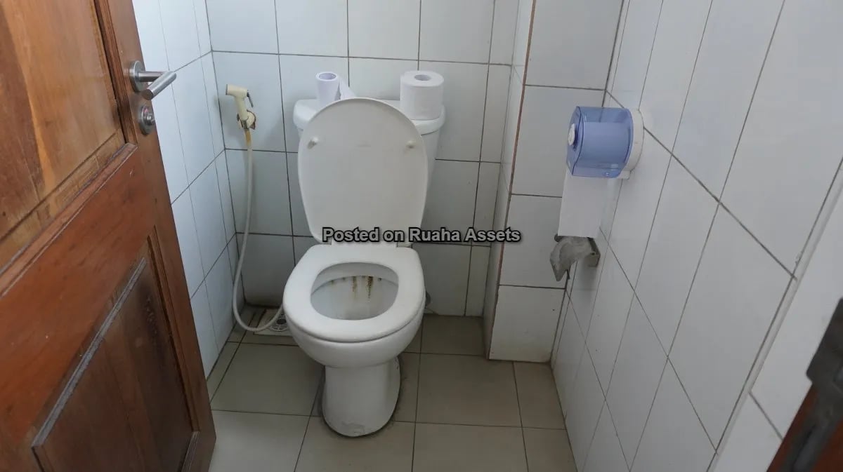 A Large Office Space For Rent image 4