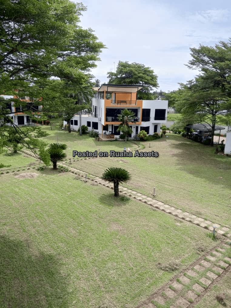 Beach front House for Sale image 5